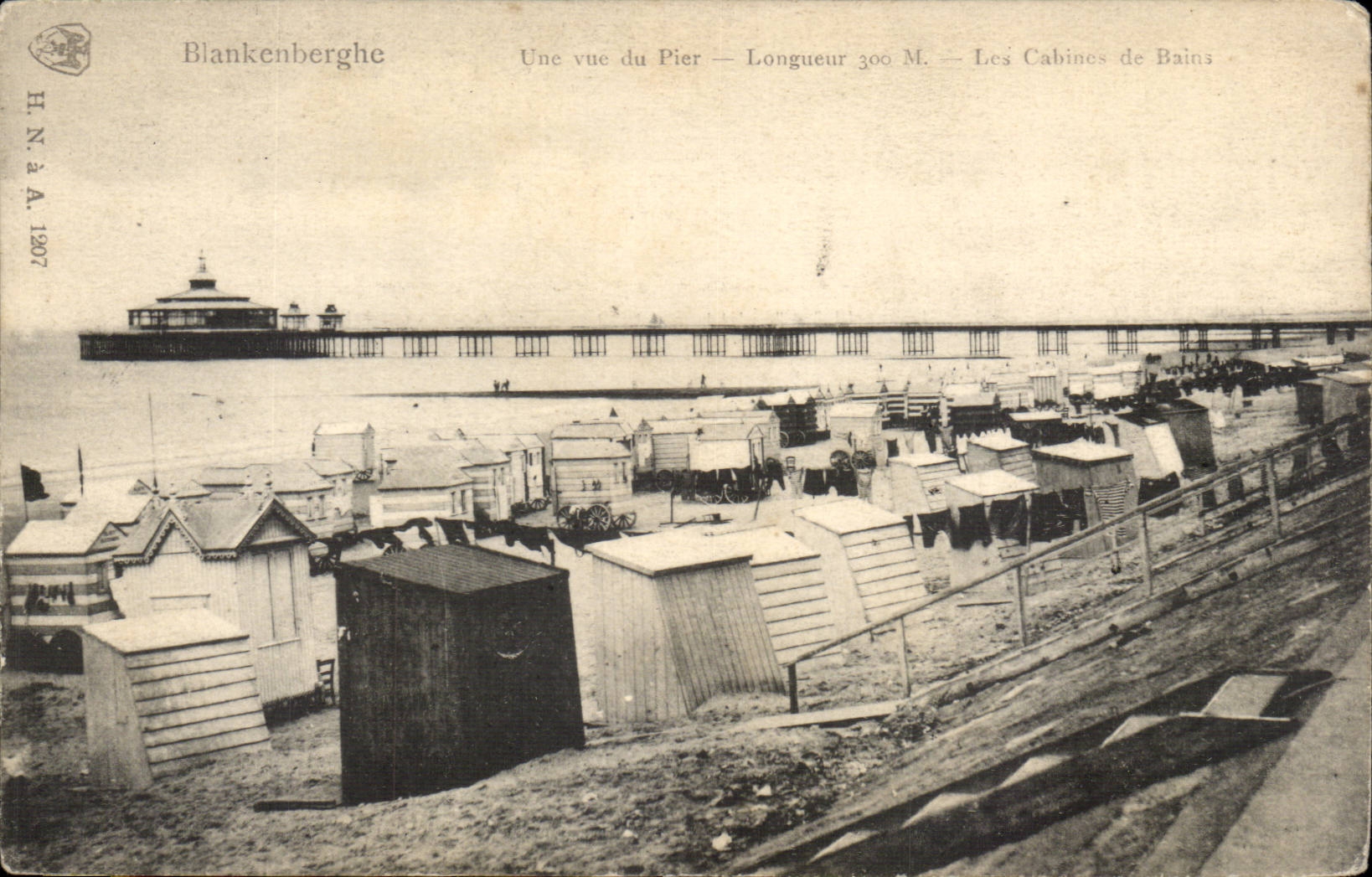 Belgie Belgique CPA Blankenberghe Une vue du Pier Les cabines de bains