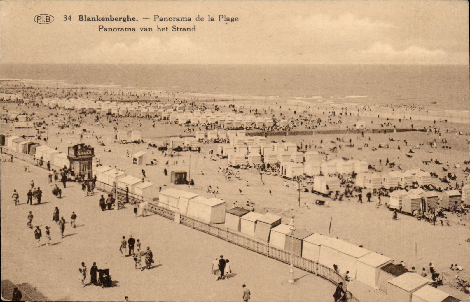 Belgie Belgique CPA Blankenberghe Panorama de la plage 