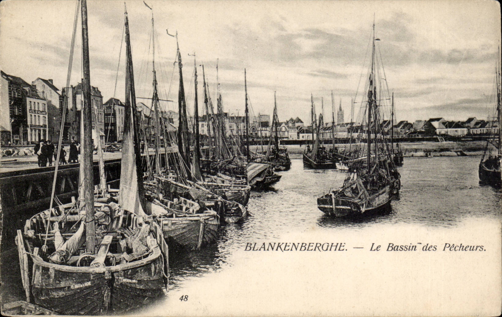 Belgie Belgique CPA Blankenberghe Le bassin des pecheurs (bateaux peche)