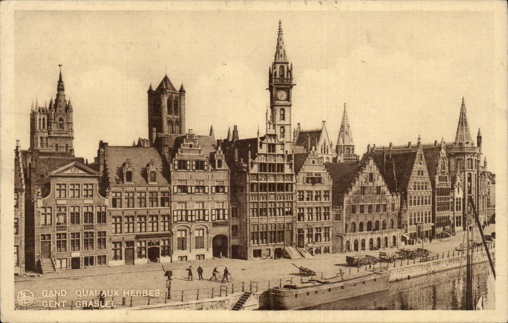 Gand Quai aux Herbes — vue du canal et des bâtiments historiques — éditeur Graslei