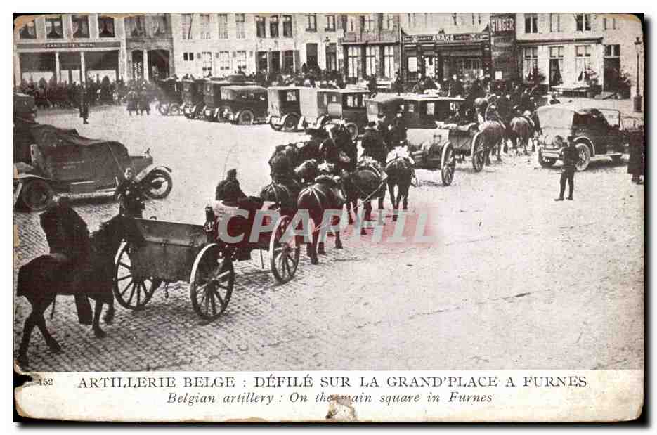 CPA Belgique Artillerie belge Defile sur la grand place a Furnes
