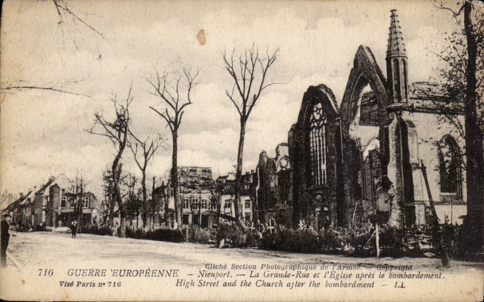 CPA Belgique Nieuport La grande rue et l'eglise apres le bombardement 