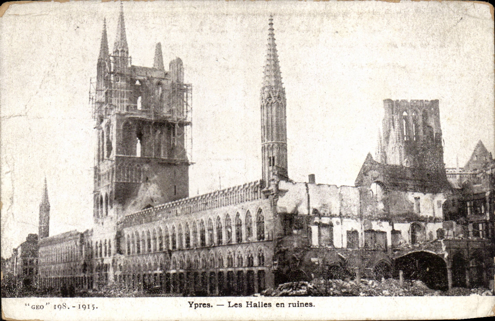 Ypres — Les Halles en ruines — "GEO" 198. - 1915.