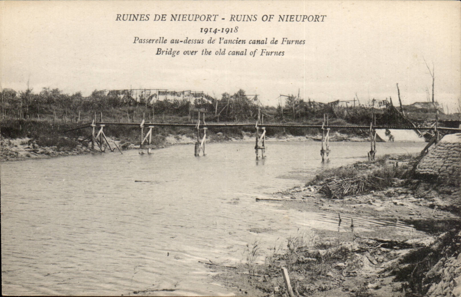 CPA Belgique Nieuport Les ruines Passerelle au dessus de l'ancien canal de Furnes