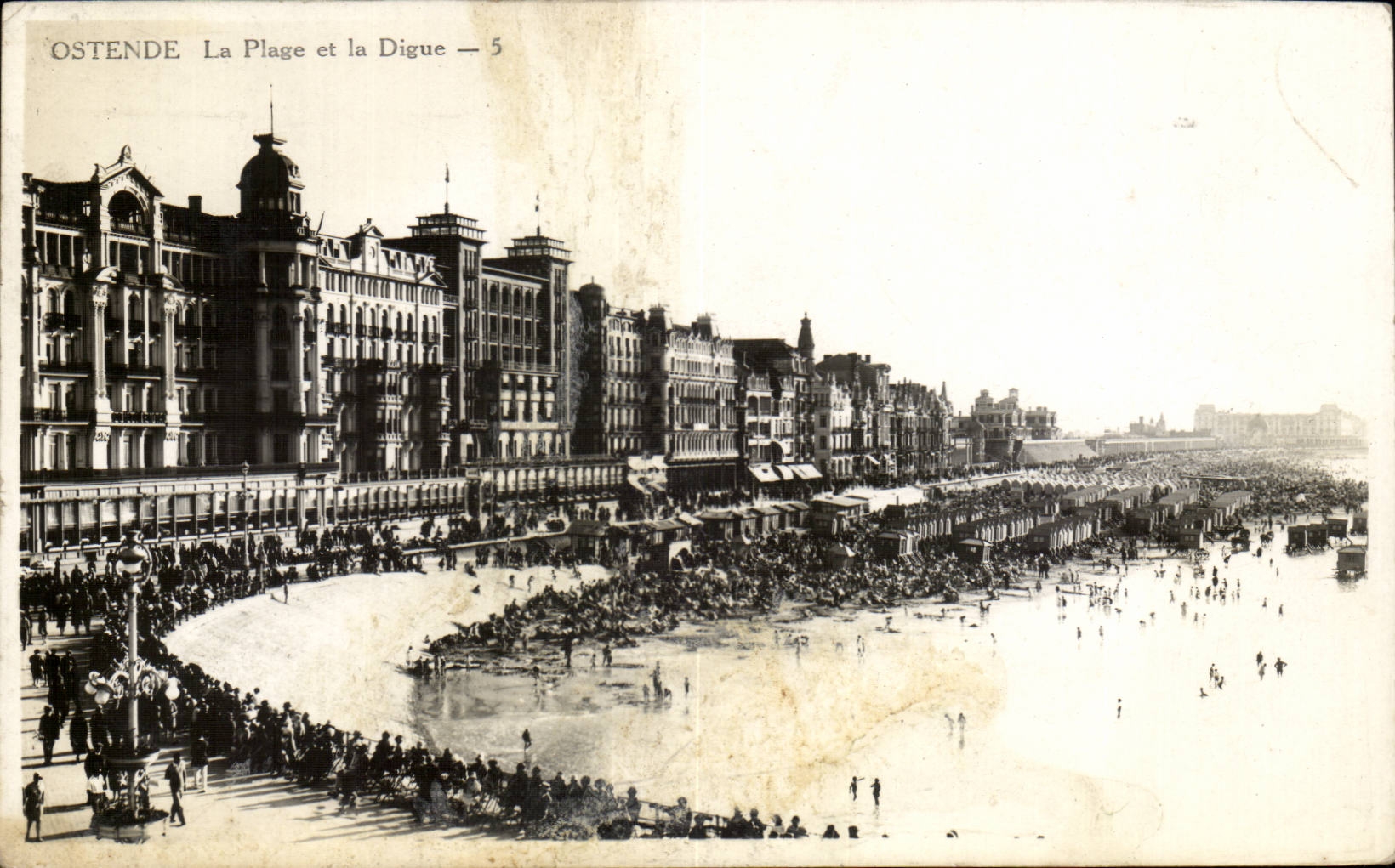Ostende — La Plage et la Digue — 5 — Éditeur Em. Goes, rue du Vieux Moulin