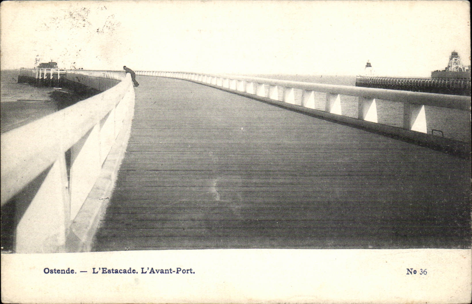 Ostende — L'Estacade. L'Avant-Port. — No 36