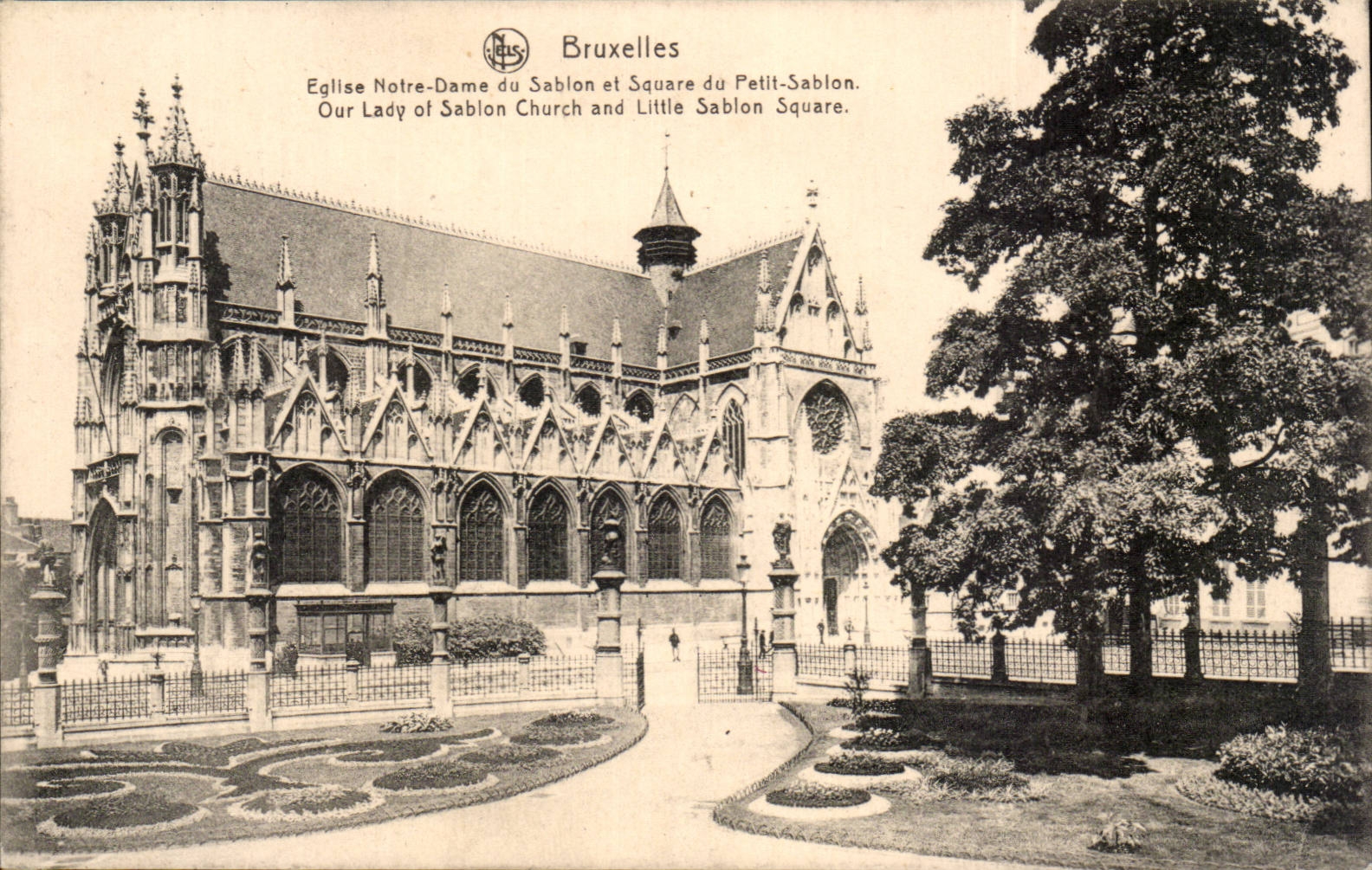 CPA Belgique Bruxelles Eglise Notre Dame du Sablon et square du petit Sablon