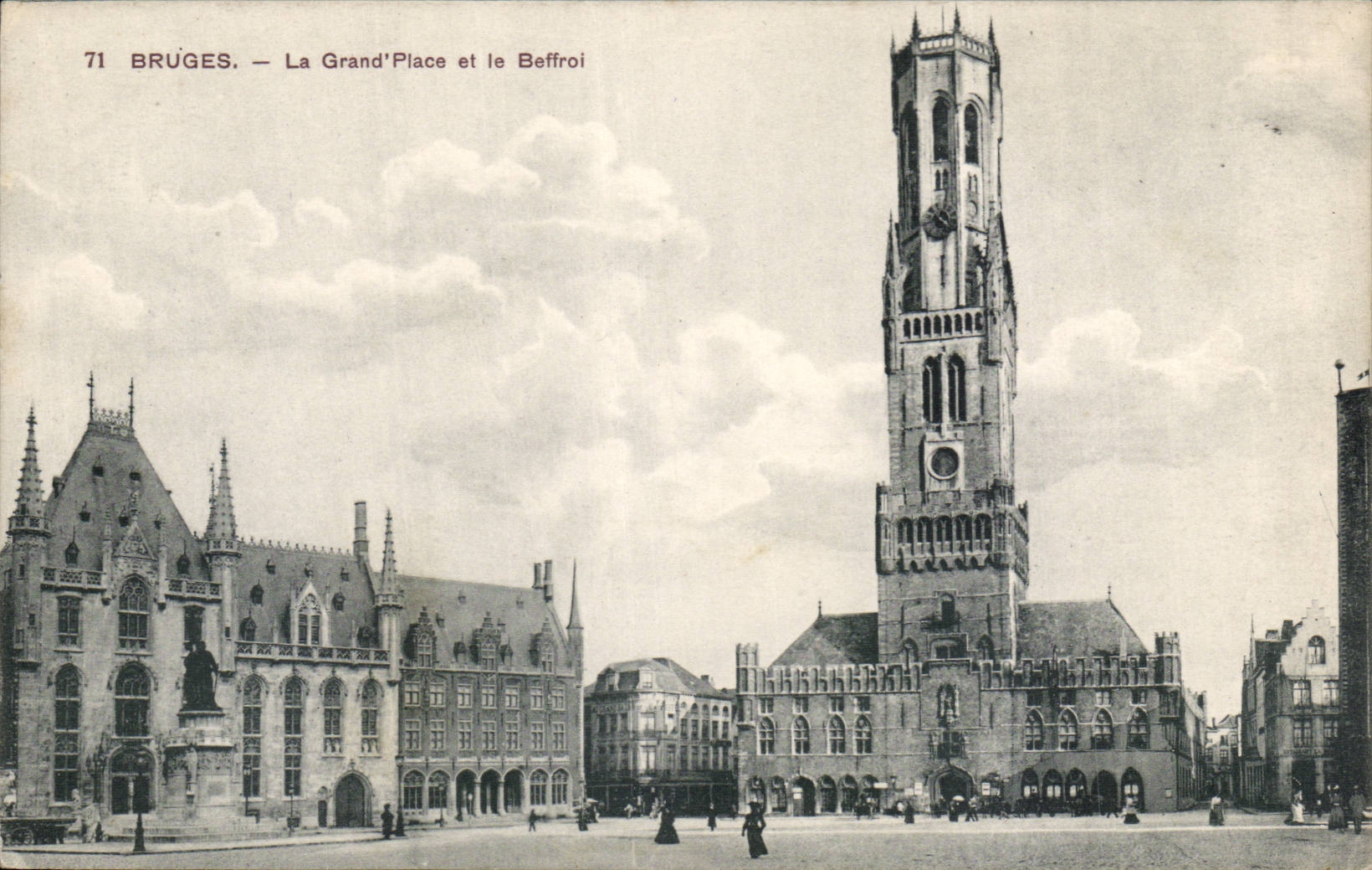 CPA Belgique Bruges La grand place et le beffroi