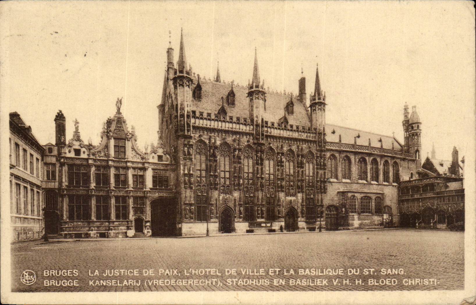 CPA Belgique Bruges La justice de paix l'hotel de ville et la basilique du St Sang