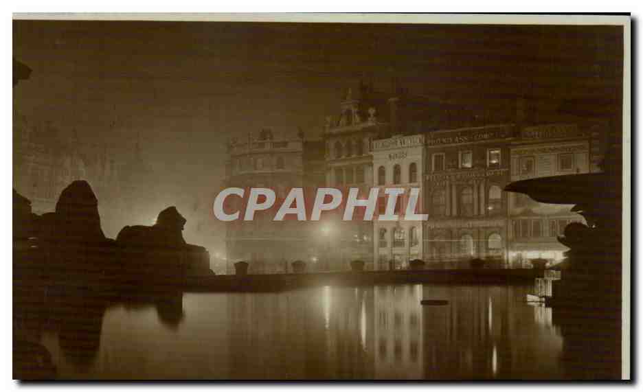 Grande Bretagne Great BRitain CPA Judges London Trafalgar Sqaure at night (lion)