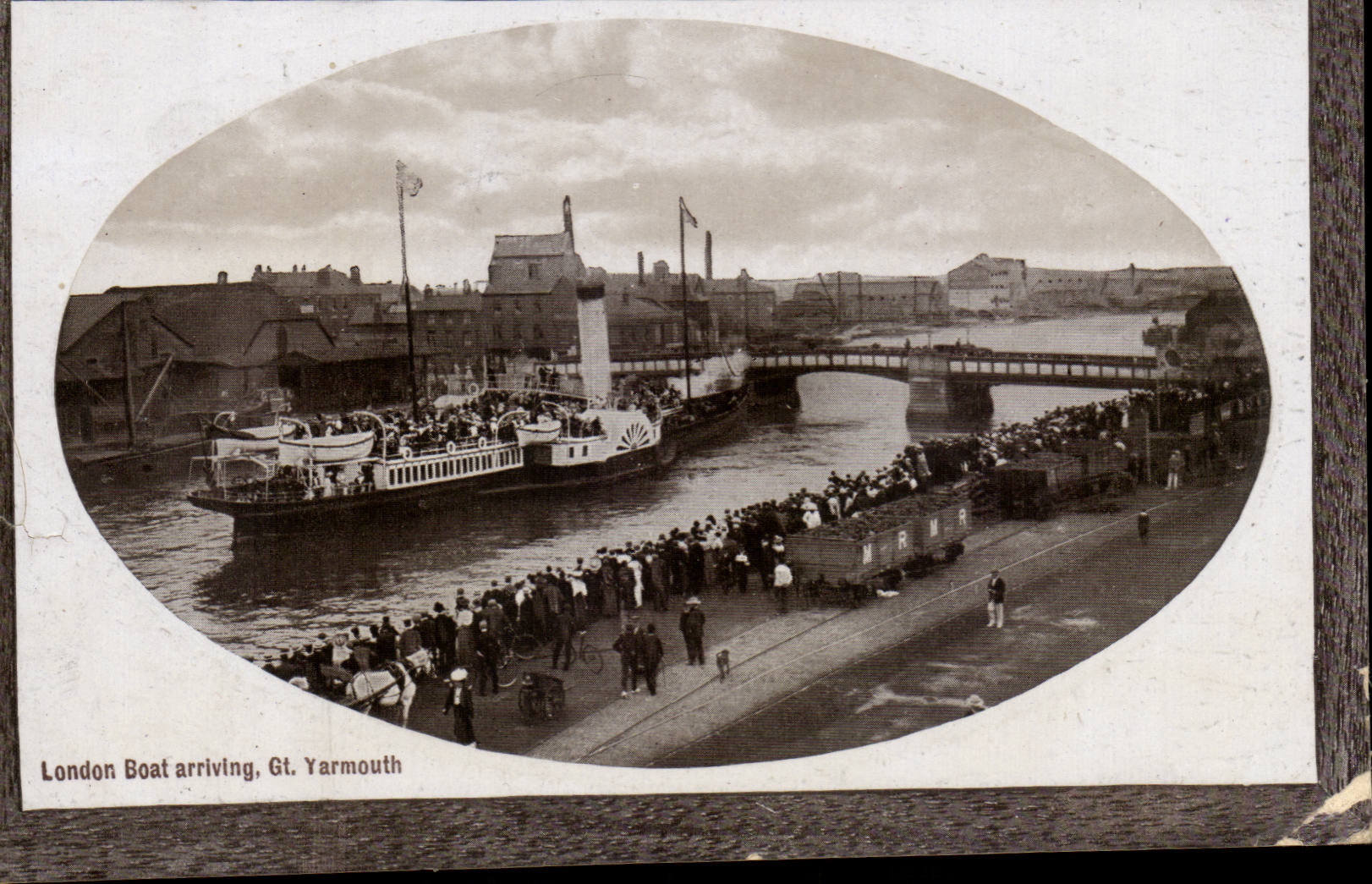 Grande Bretagne Great BRitain CPA London boat arriving Gt Yarmouth