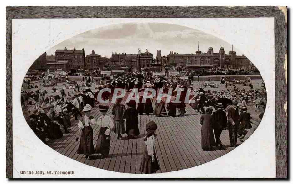 Grande Bretagne Great BRitain CPA On the Jetty Gt Yarmouth