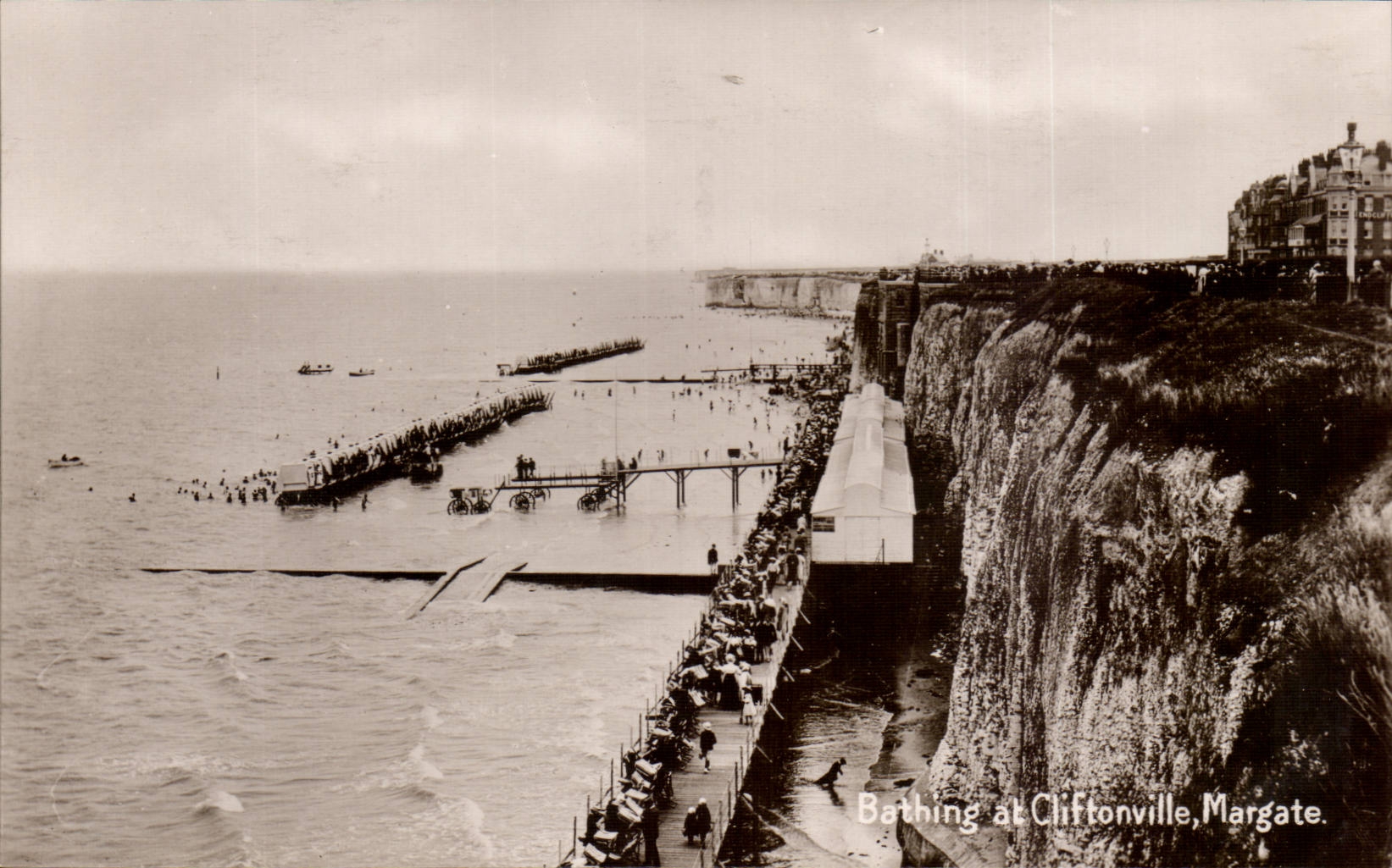 Grande Bretagne Great britain CPA Bathing at Cliftonville Margate
