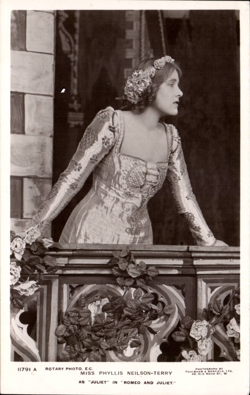 Miss Phyllis Neilson-Terry — comme Juliette dans Roméo et Juliette — éditeur Foulsham & Manfield, Ltd.