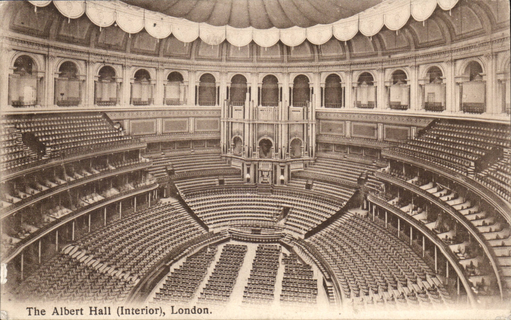 Grande Bretagne Great Britain CPA London The Albert Hall (interior)