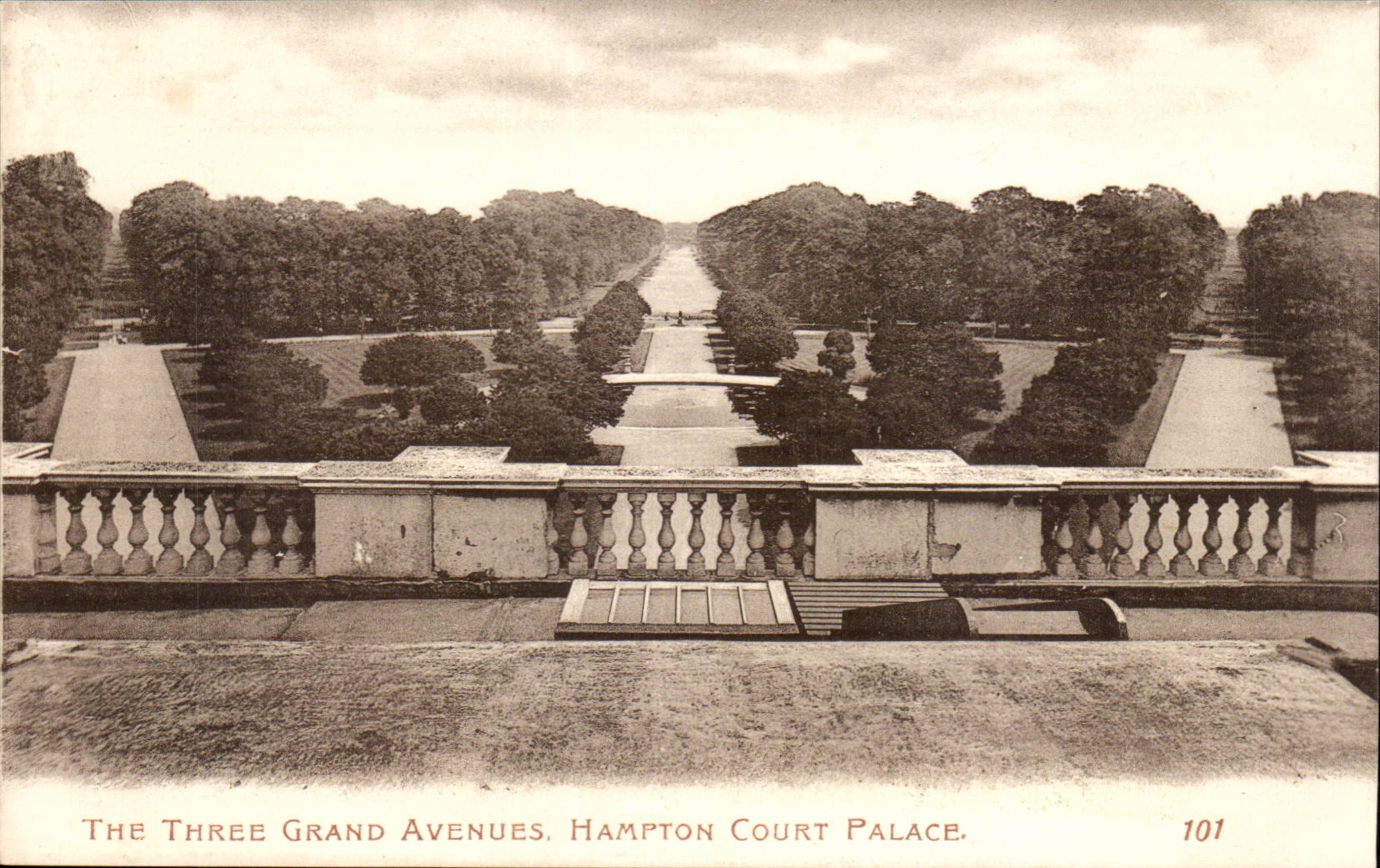 Grande Bretagne Great Britain CPA London Hampton court palace The three grand avenues