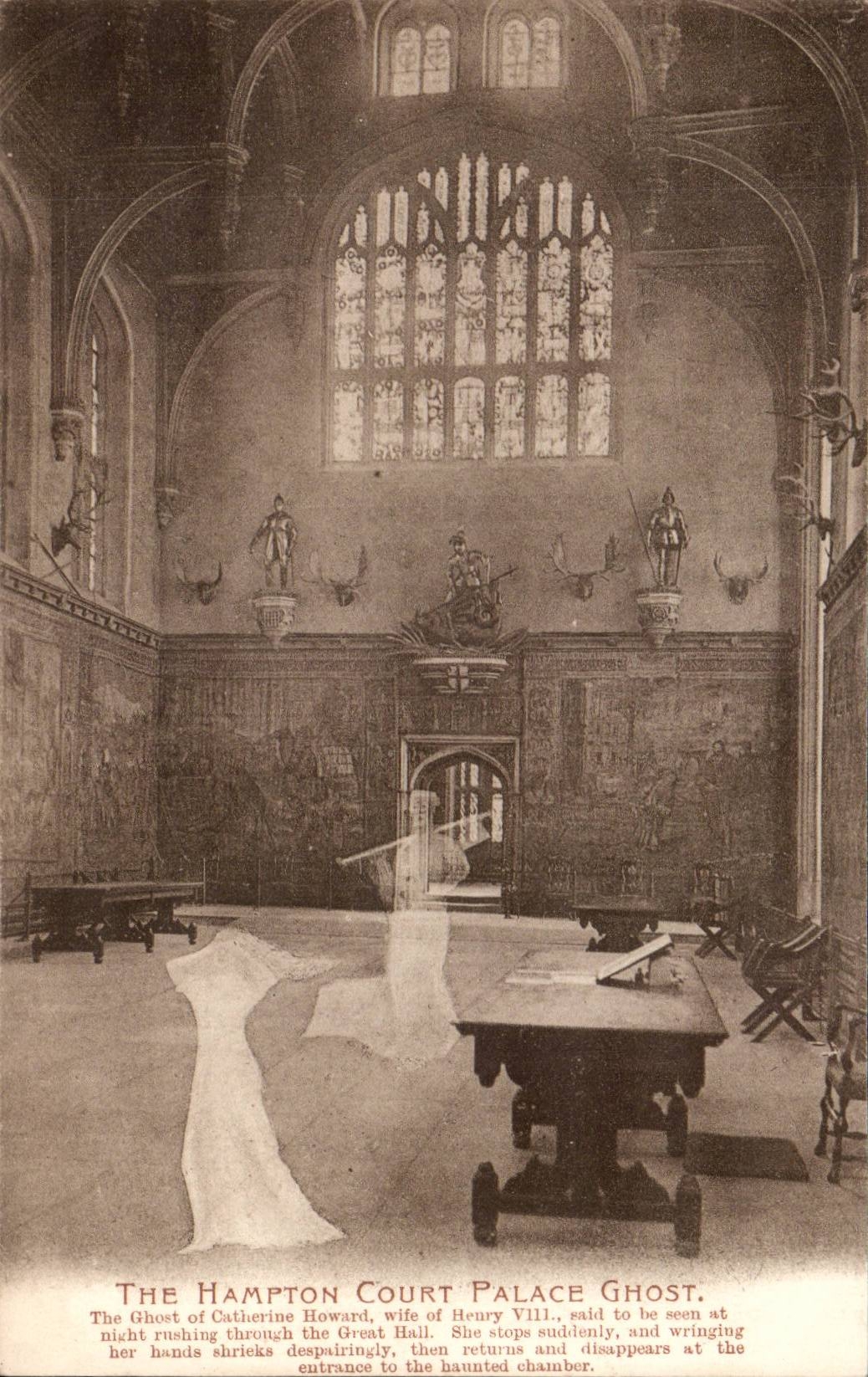Grande Bretagne Great Britain CPA London Hampton Court Palace ghost (fantome)