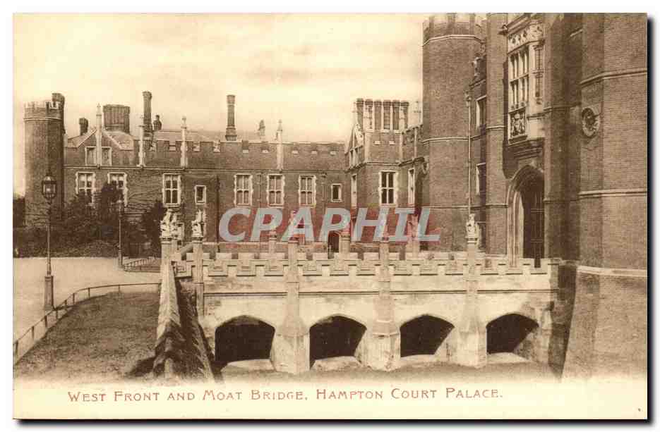 Grande Bretagne Great Britain CPA West front and moat bridge Hampton Court palace