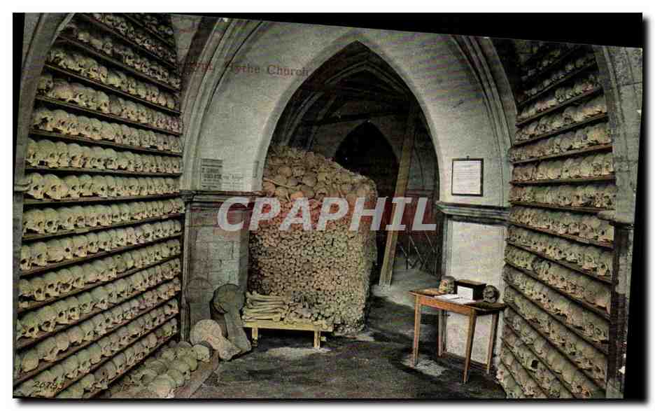 Grande Bretagne Great BRitain CPA Crypt Hythe church (catacombes)