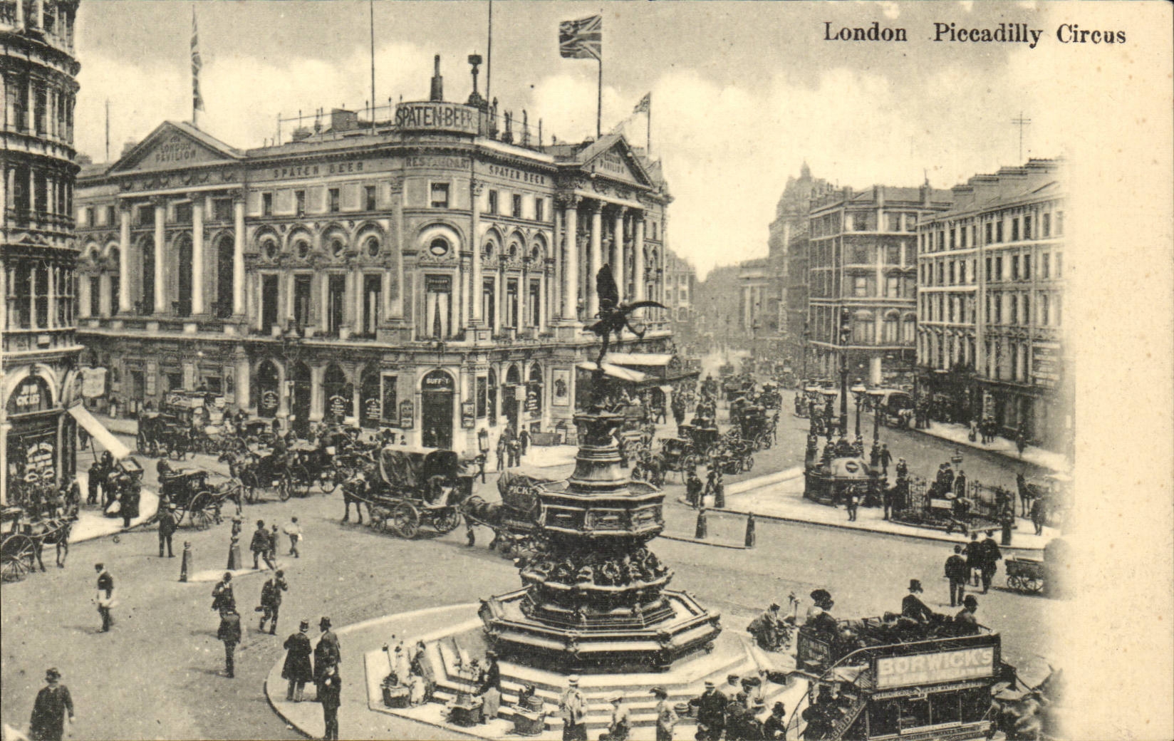 Grande Bretagne Great Britain CPA Londres London Piccadilly circus