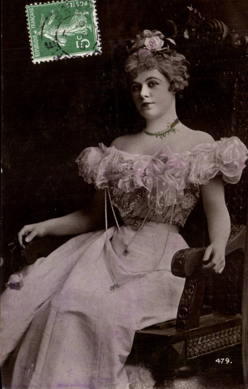 Jeune femme en robe à volants — portrait — éditeur inconnu, n° 479