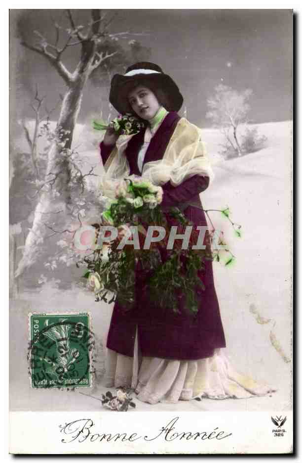 Femme en robe violette tenant un bouquet — scène hivernale — éditeur Paris 388