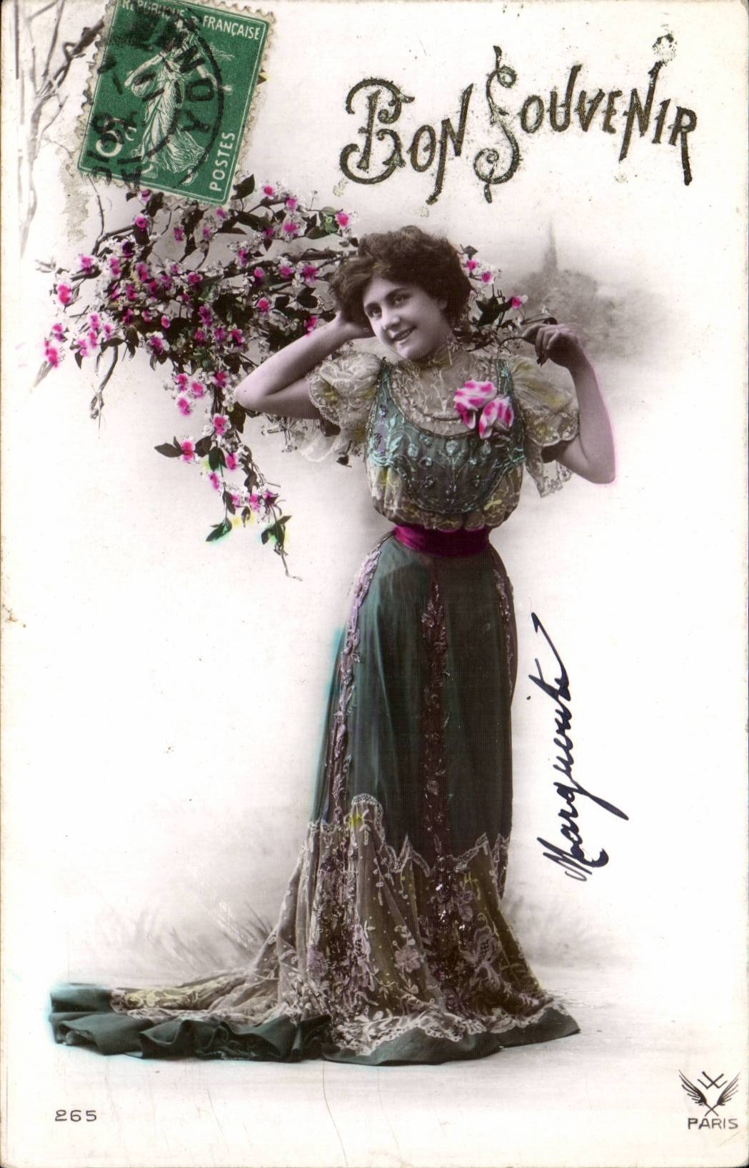 Jeune femme en robe élégante — Bon Souvenir — Marquise Paris, n°265