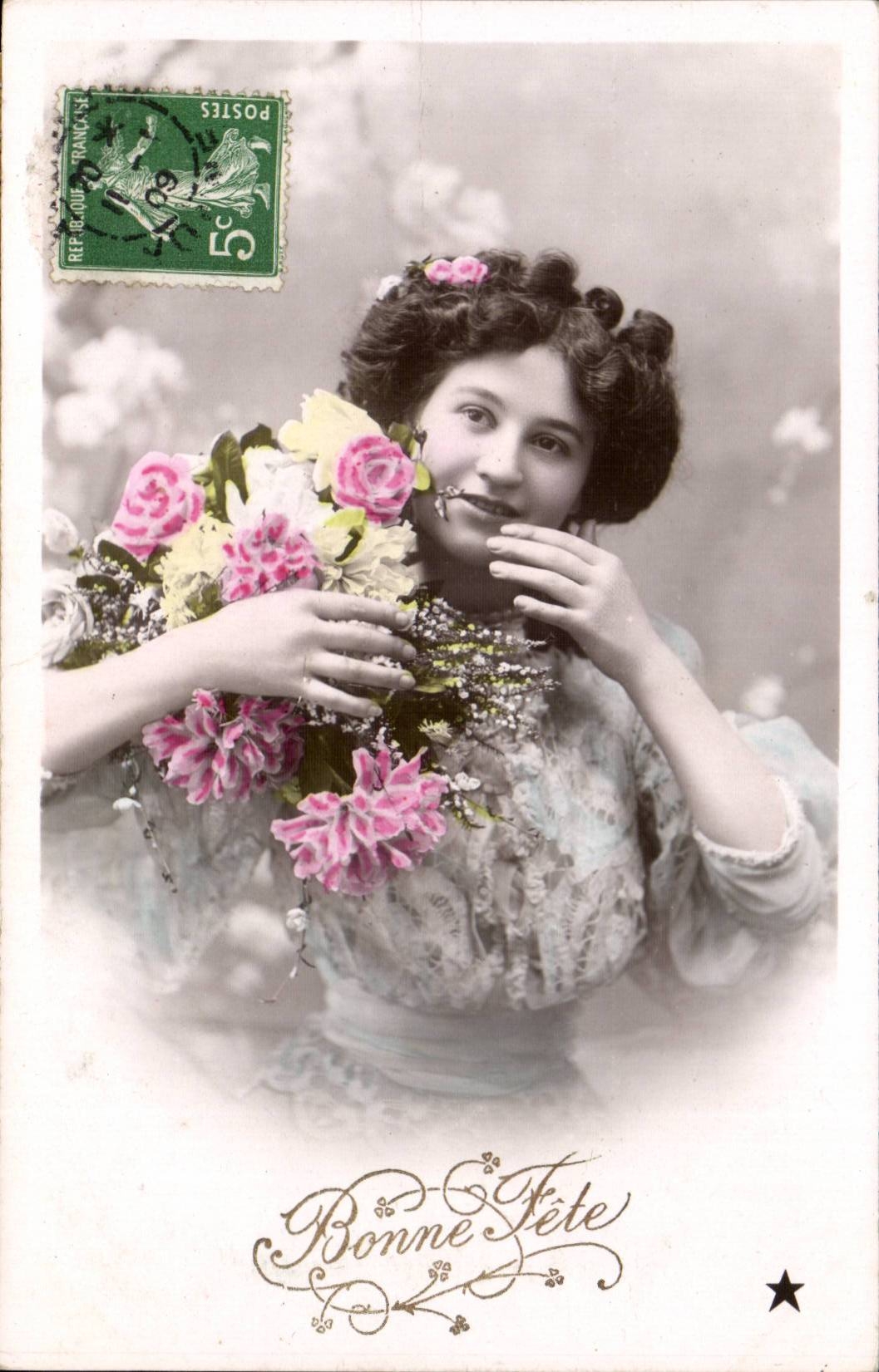 Jeune femme avec bouquet — Bonne Fête — VBC Série N. 3428