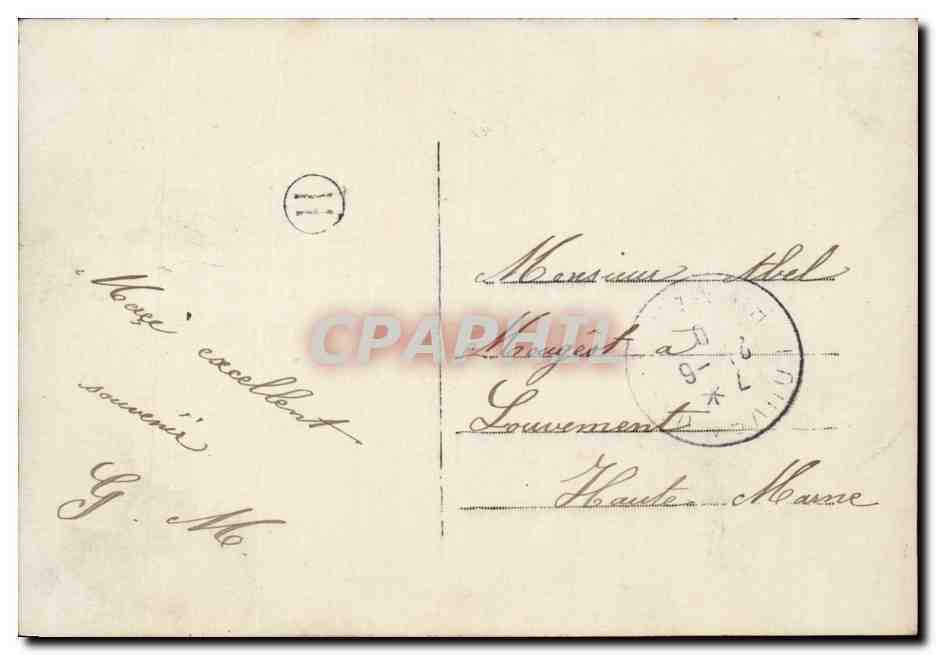 Jeune femme en robe verte tenant un bouquet — Souvenir — ALLYS 672 — Reverso