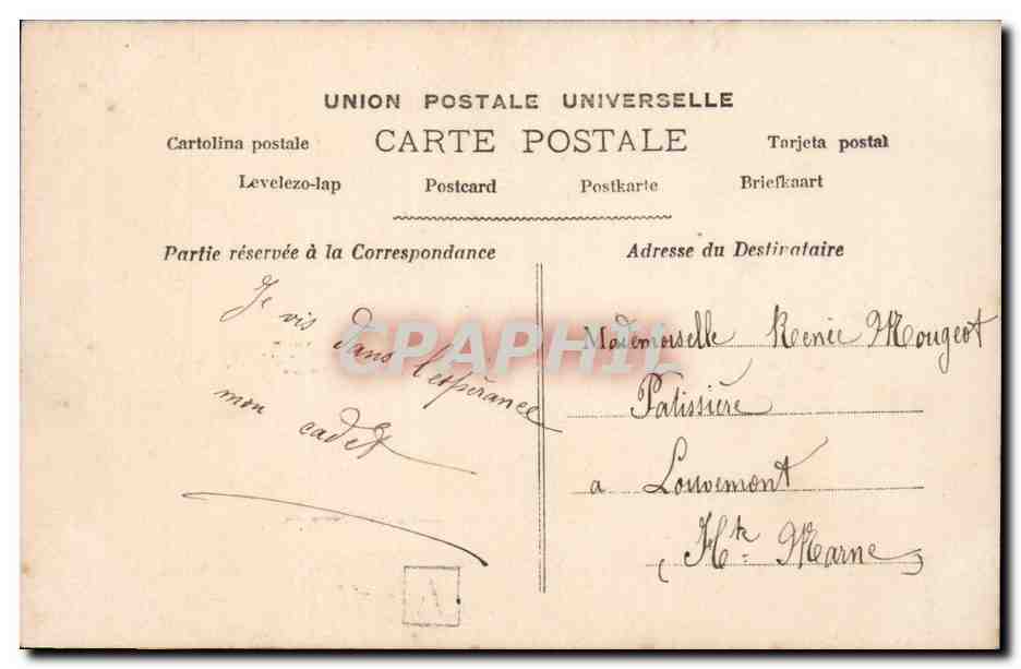 Femme en robe rose tenant un bouquet — Paris — n° 895 — Reverso
