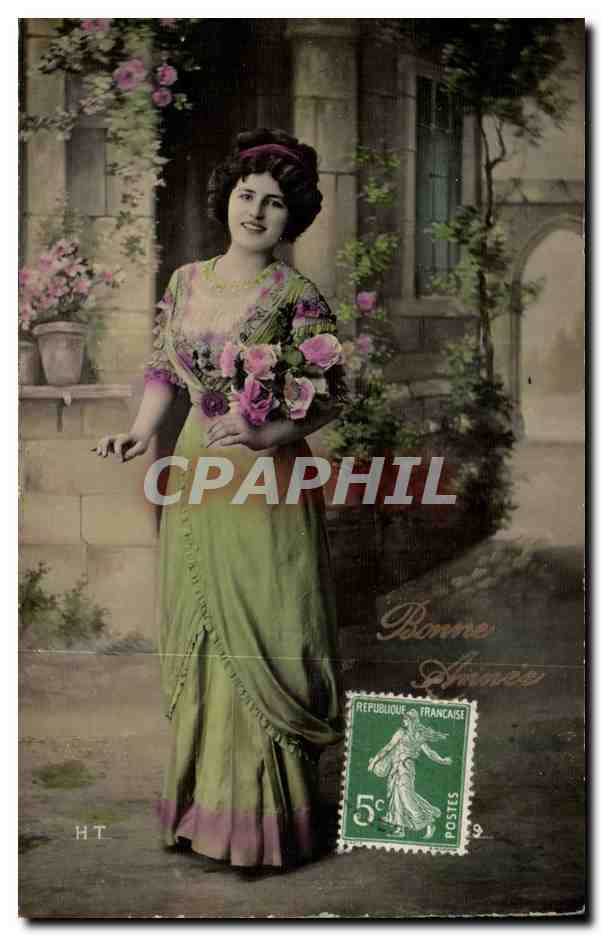 Femme en robe verte tenant des roses — scène de jardin — éditeur HT