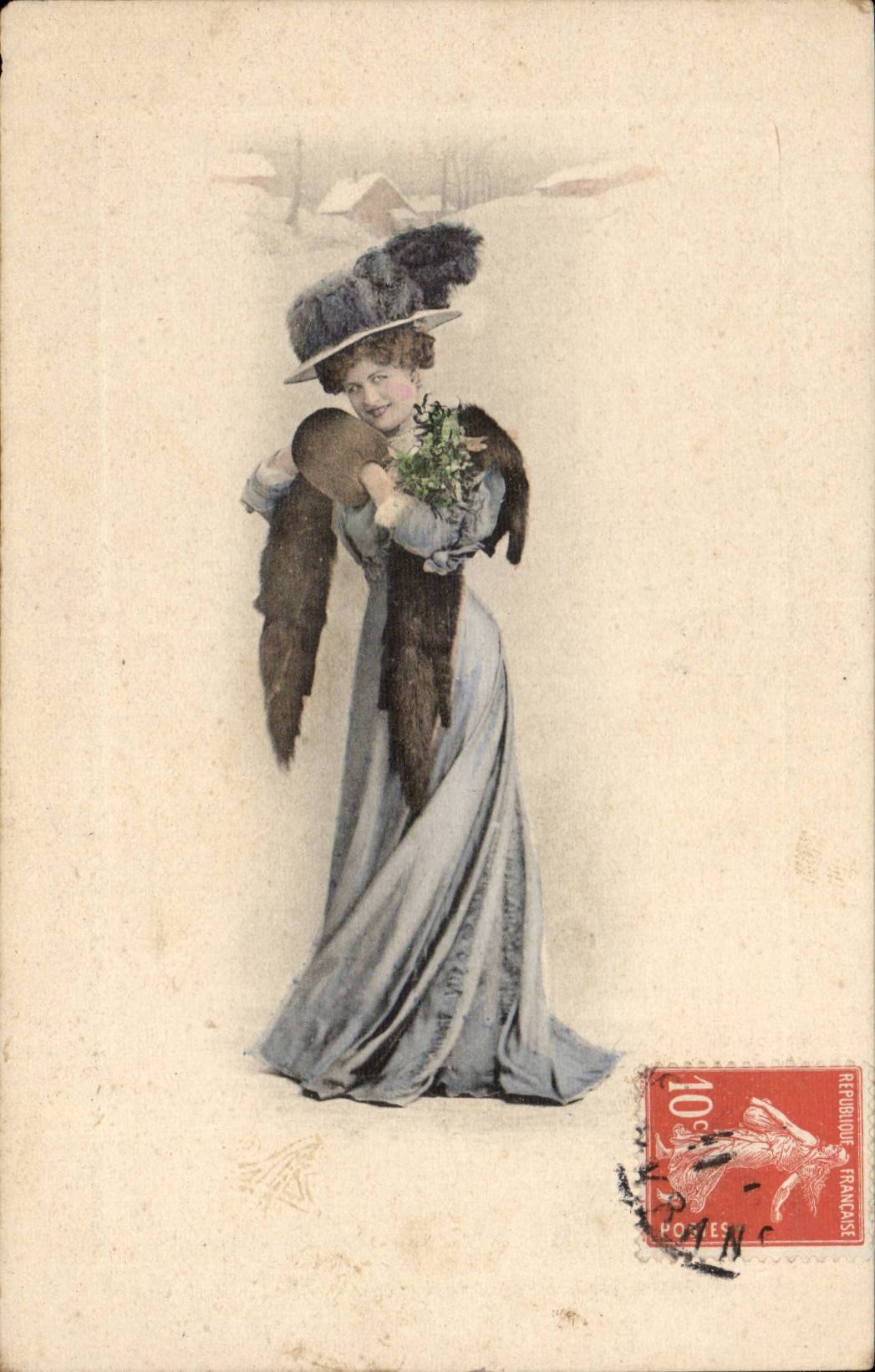 Vrouw in blauw jurkje en vacht in een winterlandschap — Uitgever Idéale N°61