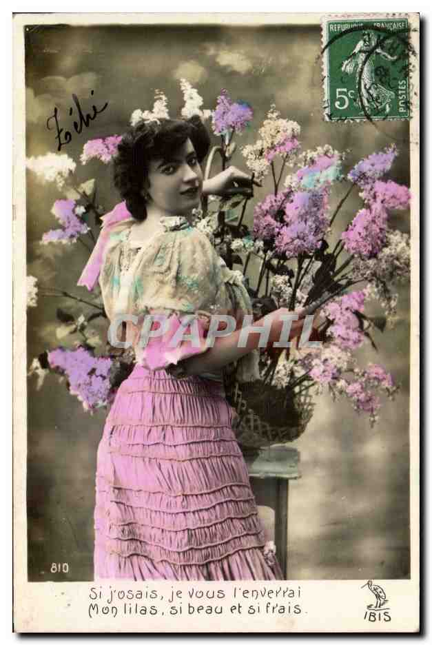 Femme en robe rose tenant un panier de lilas — éditeur IBIS, n° 810