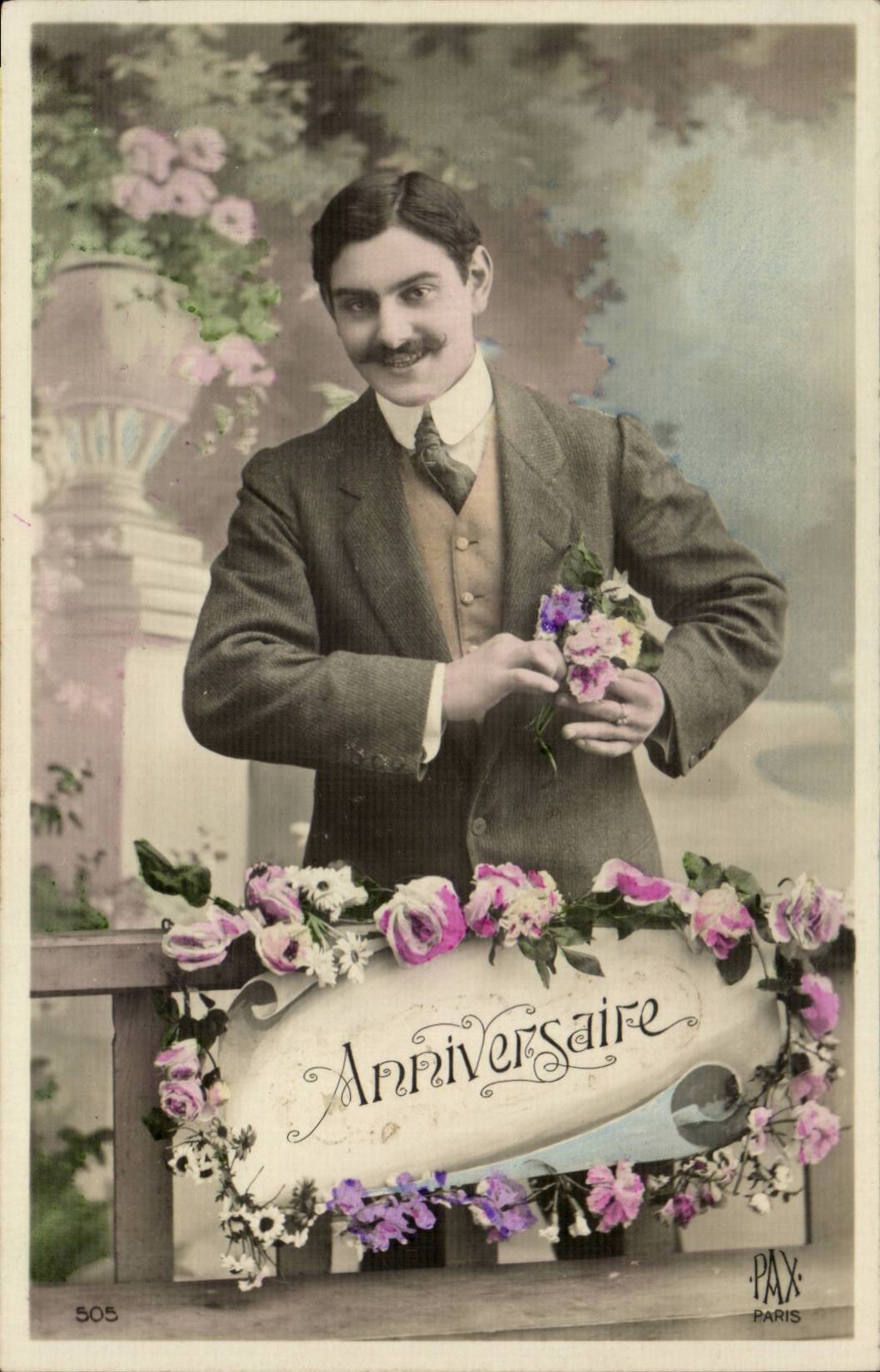Uomo con mazzo di fiori — Anniversario — PAX PARIS n°505