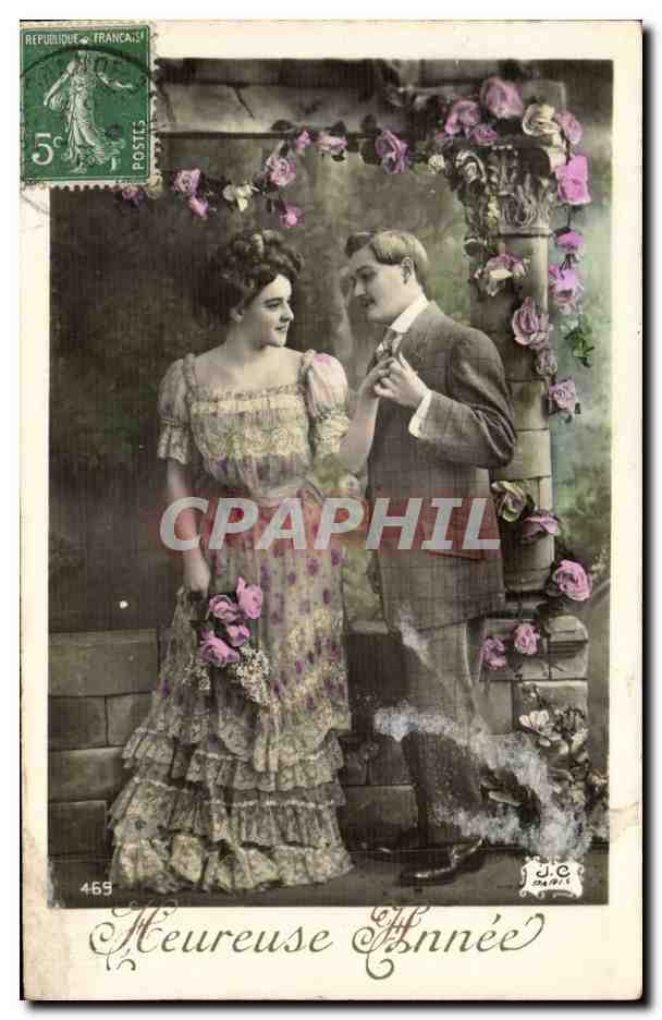 Giovane coppia sotto un arco di rose — J.C. — n°469