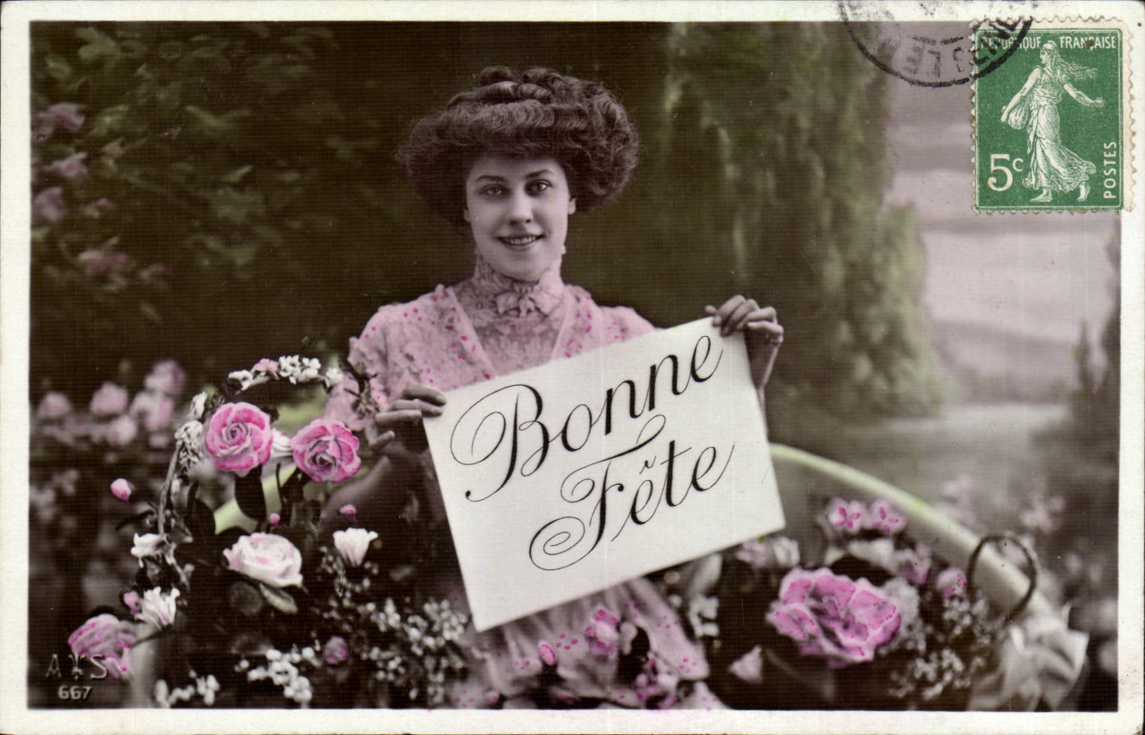 Femme avec panier de roses — Bonne Fête — éditeur A.Y.S. n°667