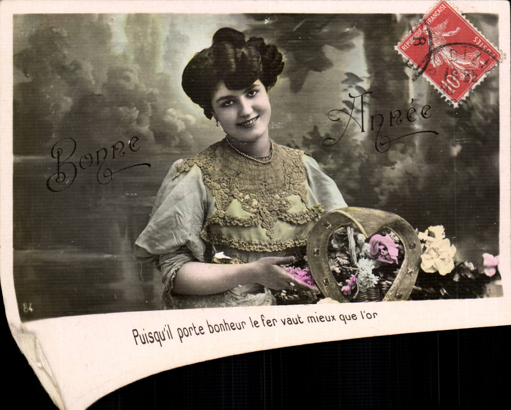 Femme tenant un panier de fleurs — Bonne Année — éditeur inconnu, n°84