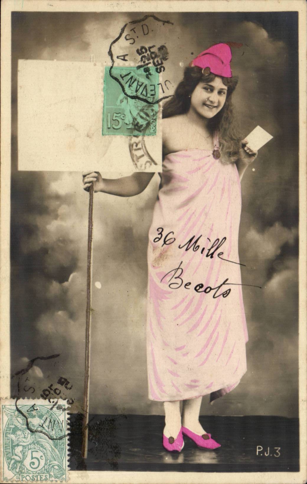 Femme en robe rose et chapeau rose — P.J.3 — éditeur P.J.3