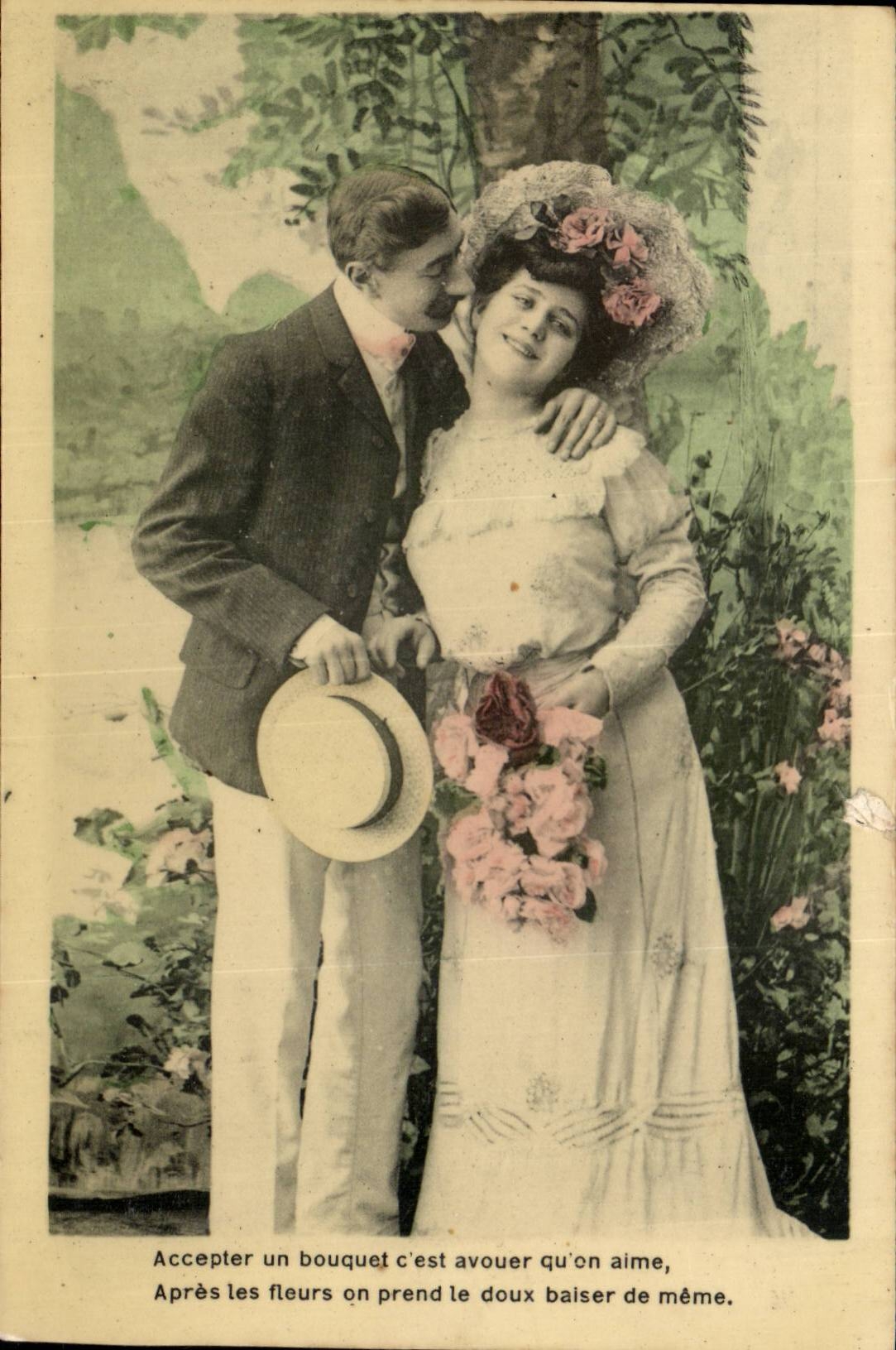 Jeune couple en extérieur — texte amoureux — éditeur inconnu