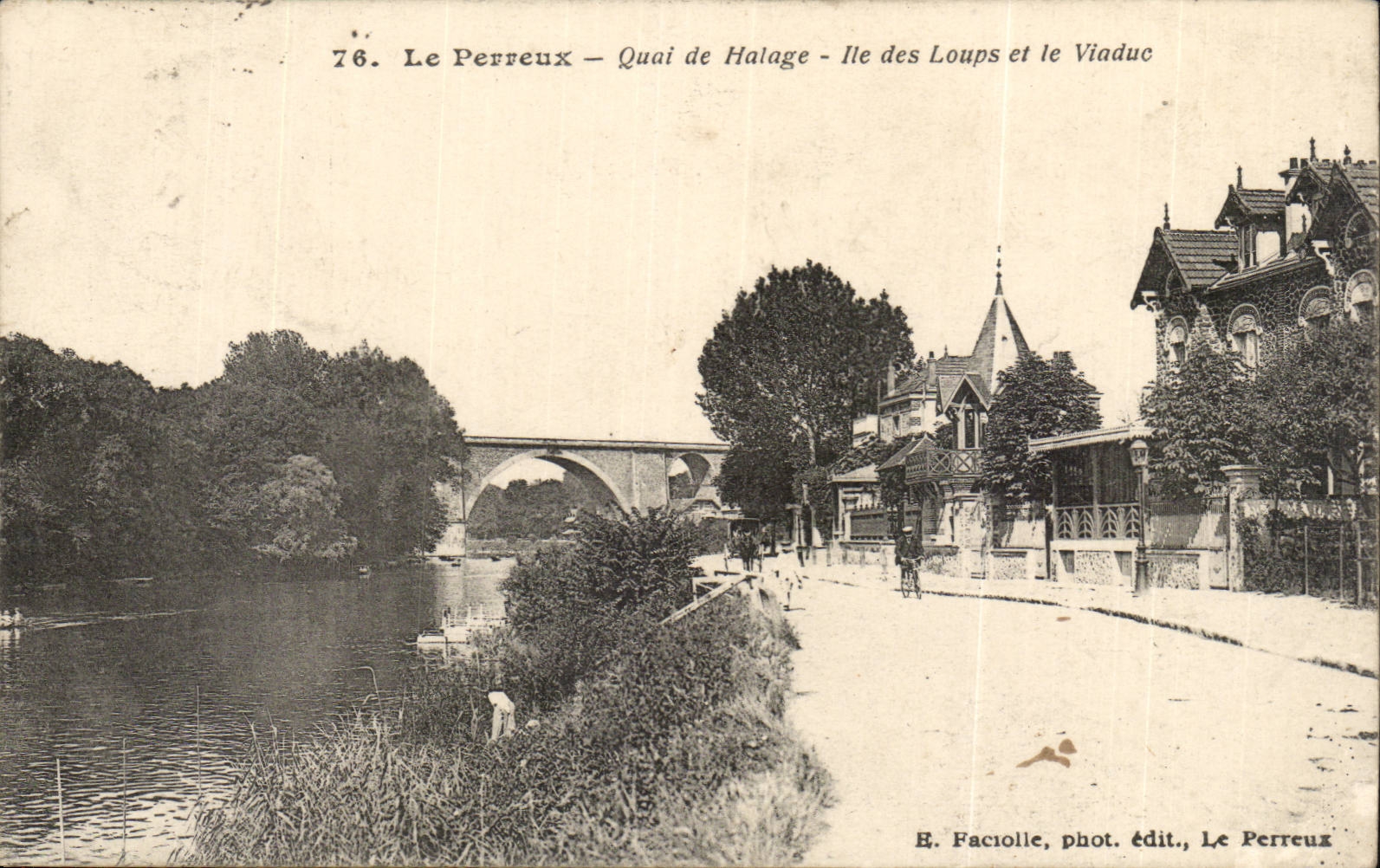 Le Perreux CPA Quai de Halage Ile des loups et le viaduc