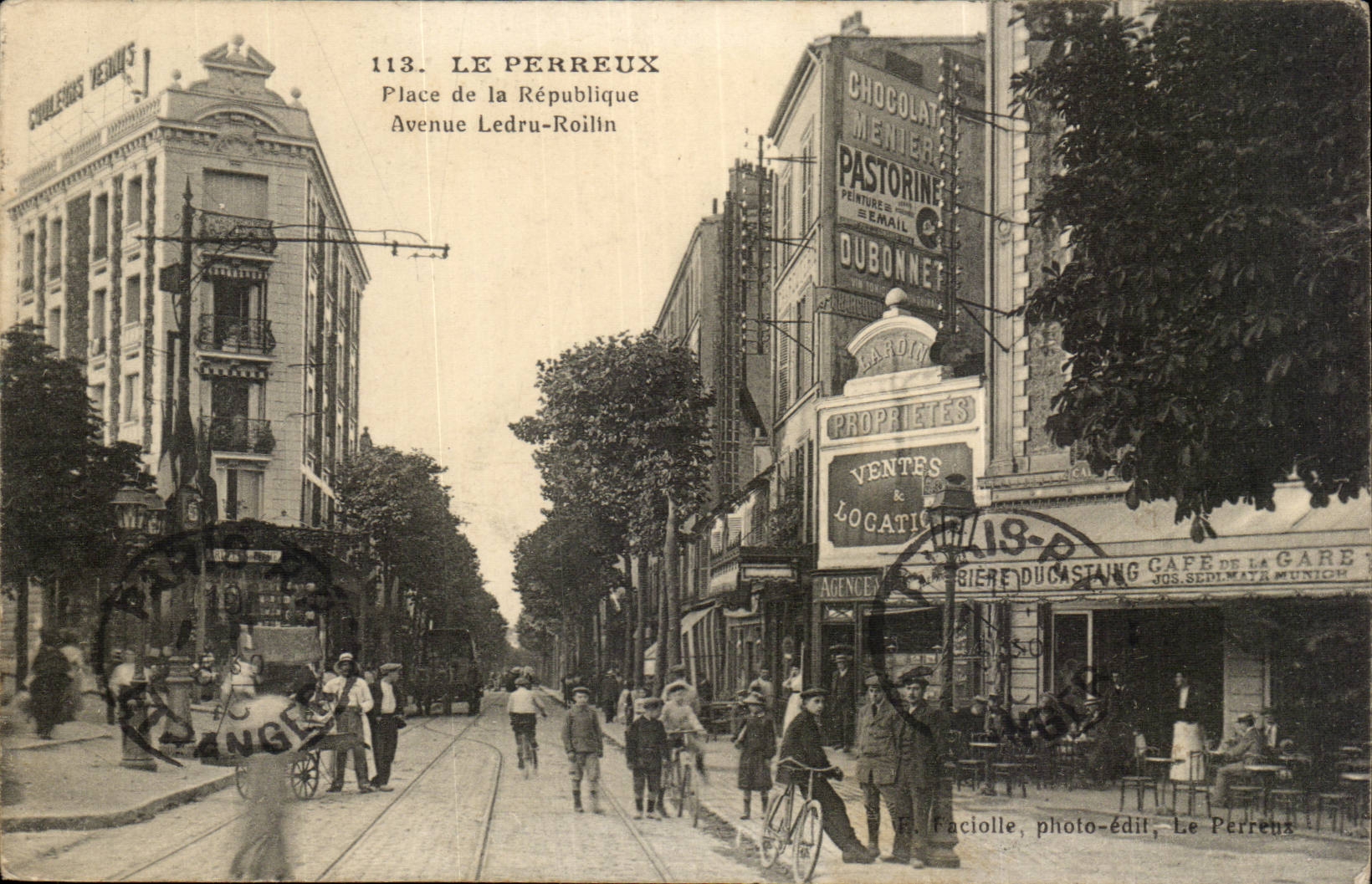 Le Perreux CPA Place de la Republique Avenue Ledru Rollin TOP
