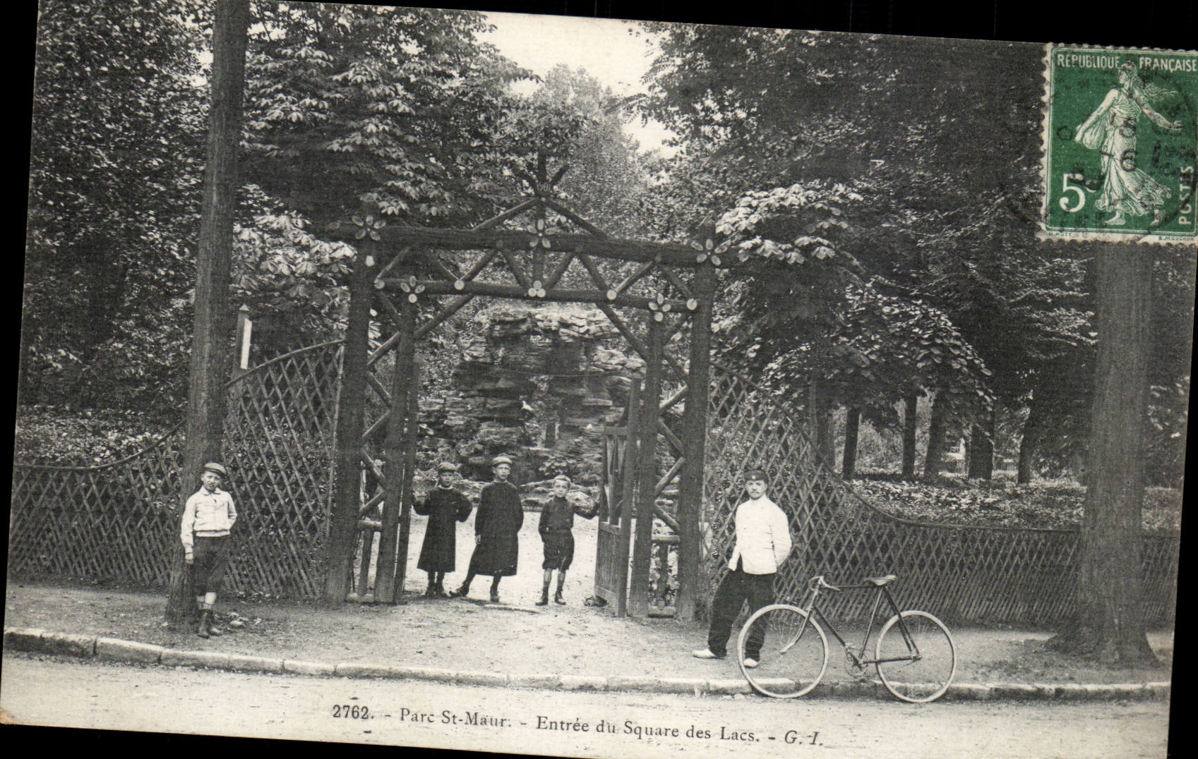 CPA PArc Saint Maur entree du square de lacs (velo cyclistes)