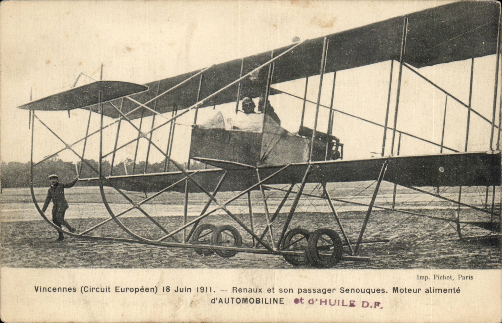 Vincennes (Europese Circuit) 18 Juni 1911 — Renaux en zijn passagier Senouques. Vliegtuig biplane motor Automobiliné en Olie D.P. — Imp. Piechot, Parijs
