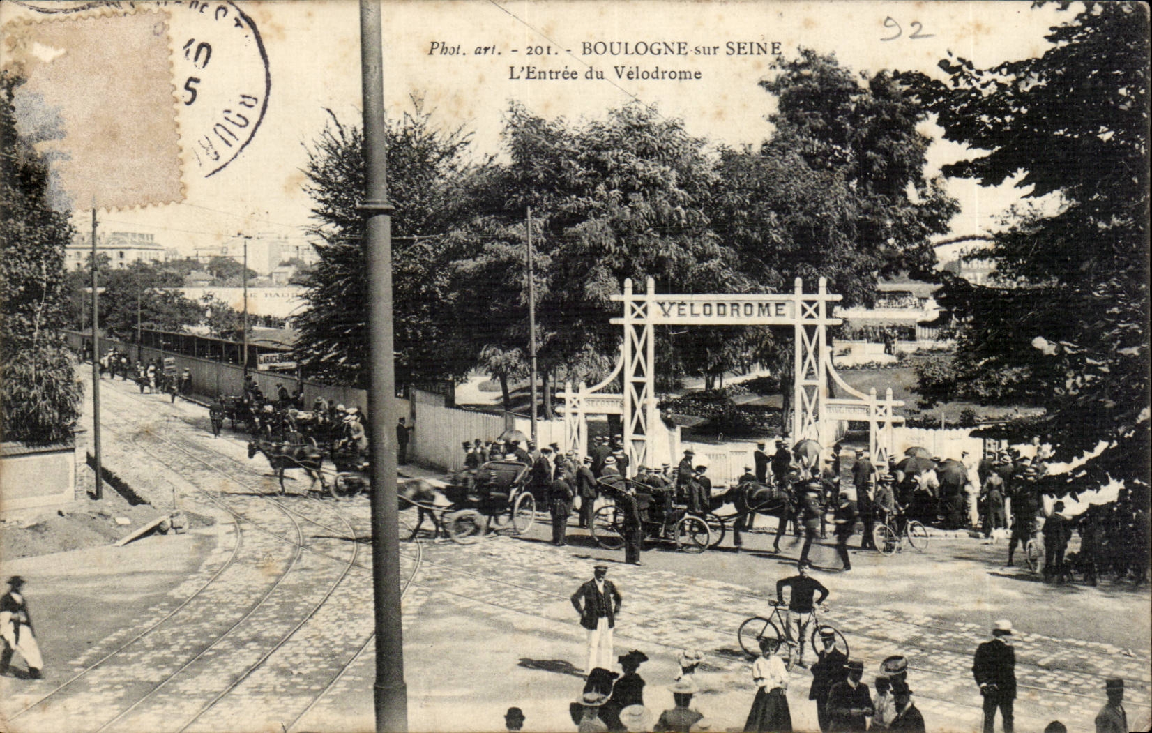 Boulogne sur SEine CPA entree du velodrome (hippisme chevaux horse)