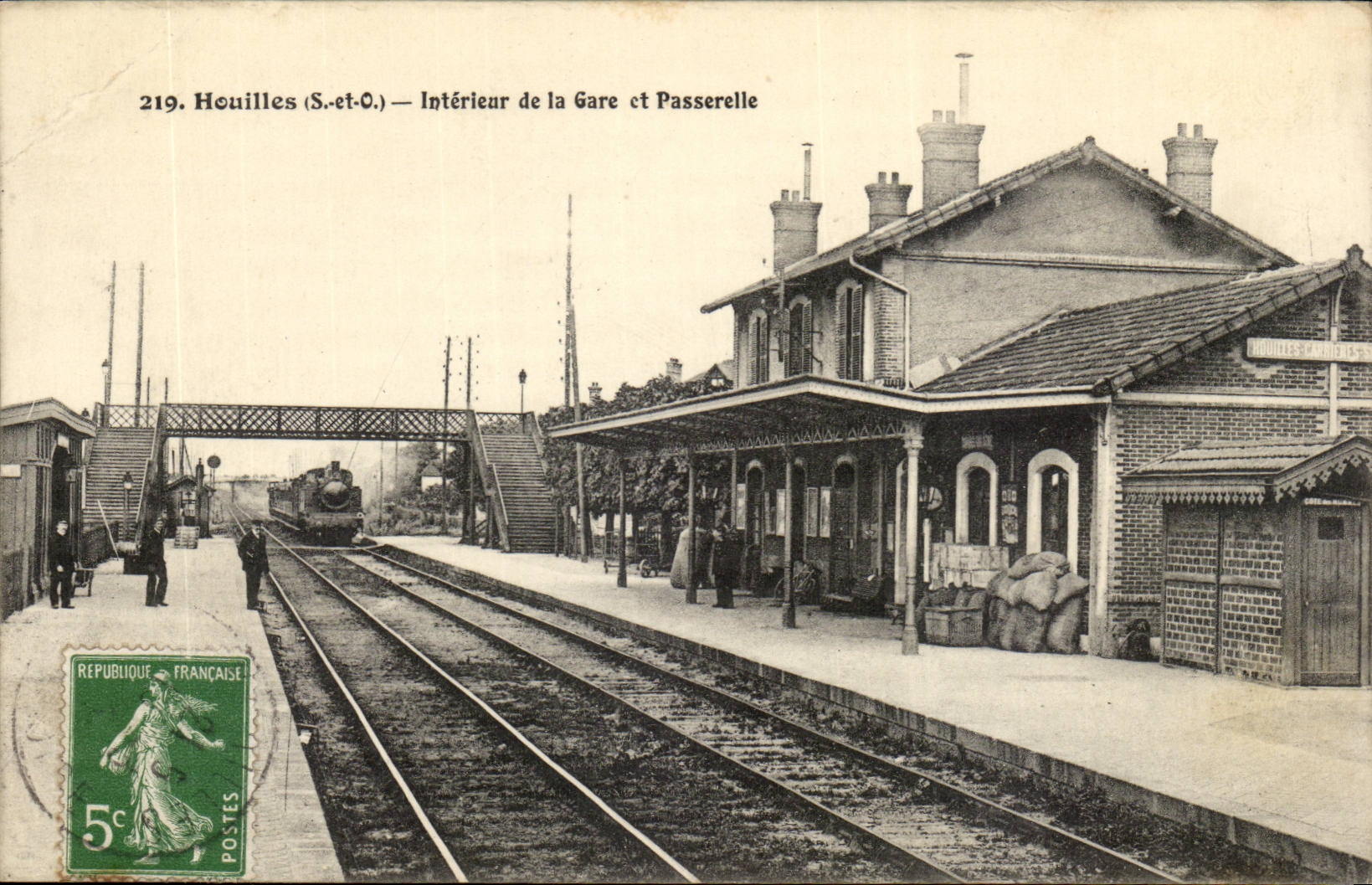 Houilles CPA Interieur de la gare et passerelle (train)