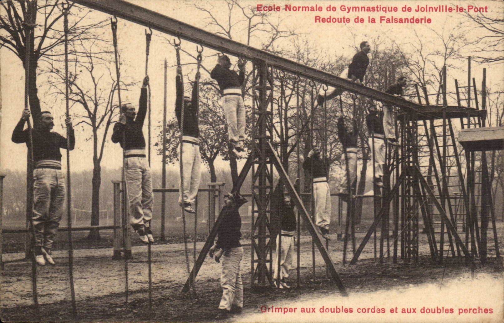 Joinville le Pont CPA Ecole normale de gymnastique CPA ReDoute de la faisanderie GRimper aux doubles cordes et aux doubl