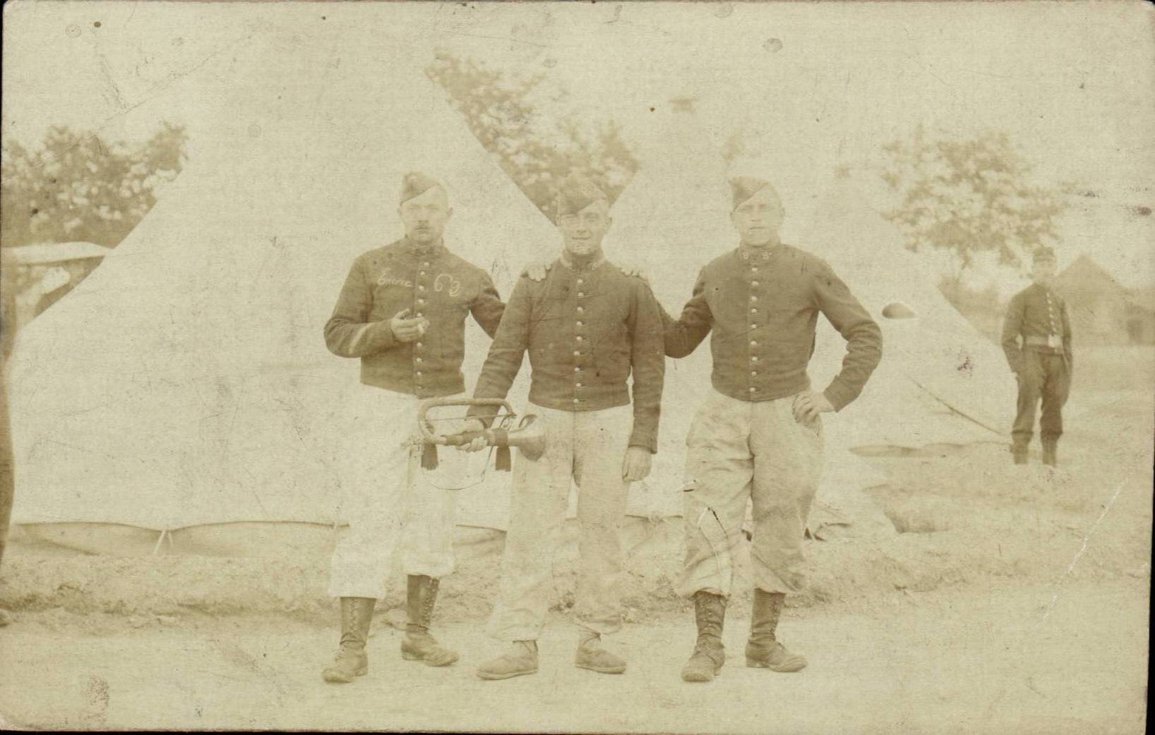 Soldats de l'armée américaine — Campement — Éditeur inconnu, n° de série non visible