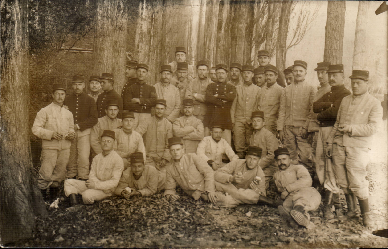 CARTE PHOTO Regiment soldats militaria