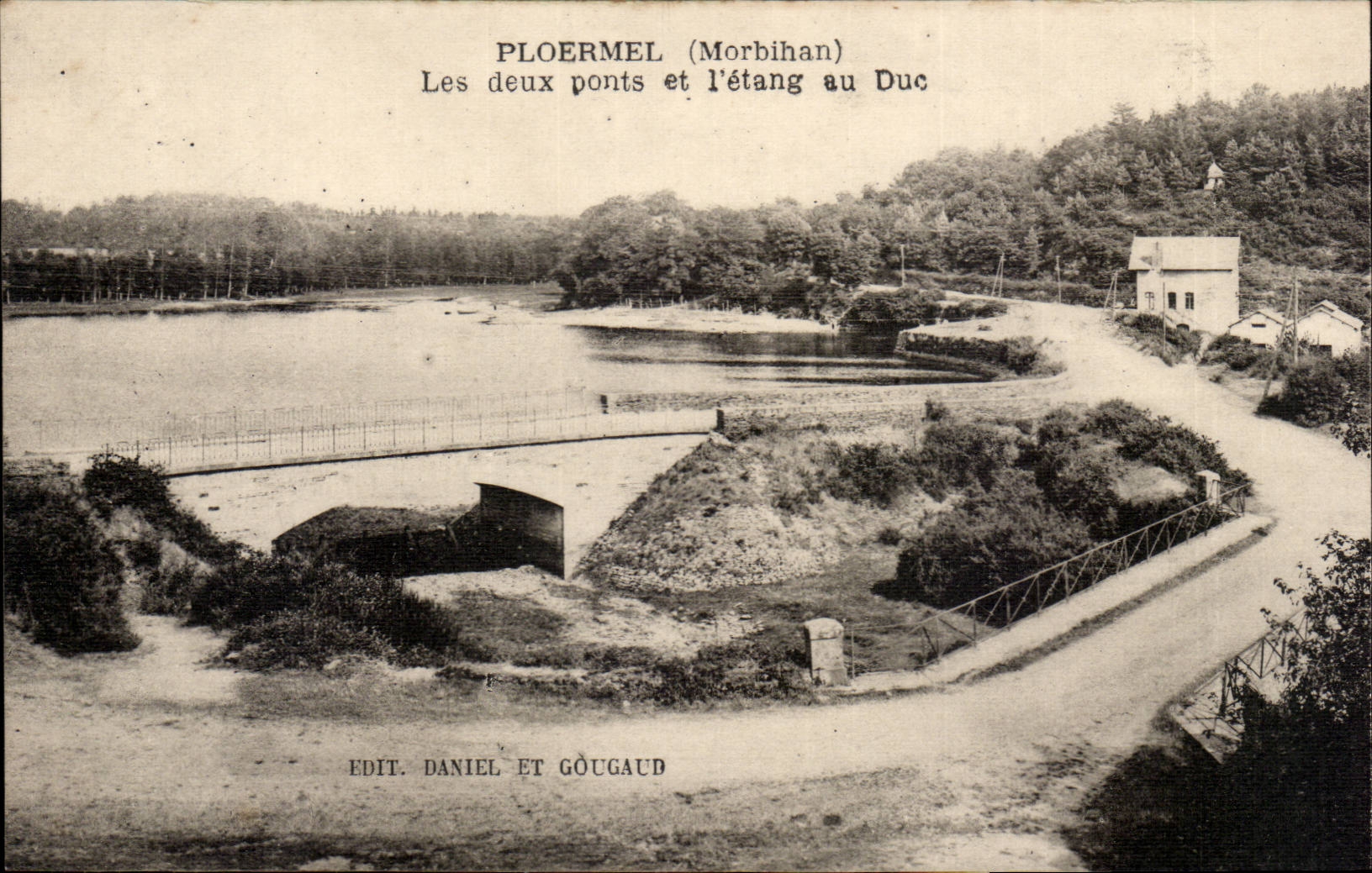Ploermel CPA Les deux ponts et l'etang au Duc