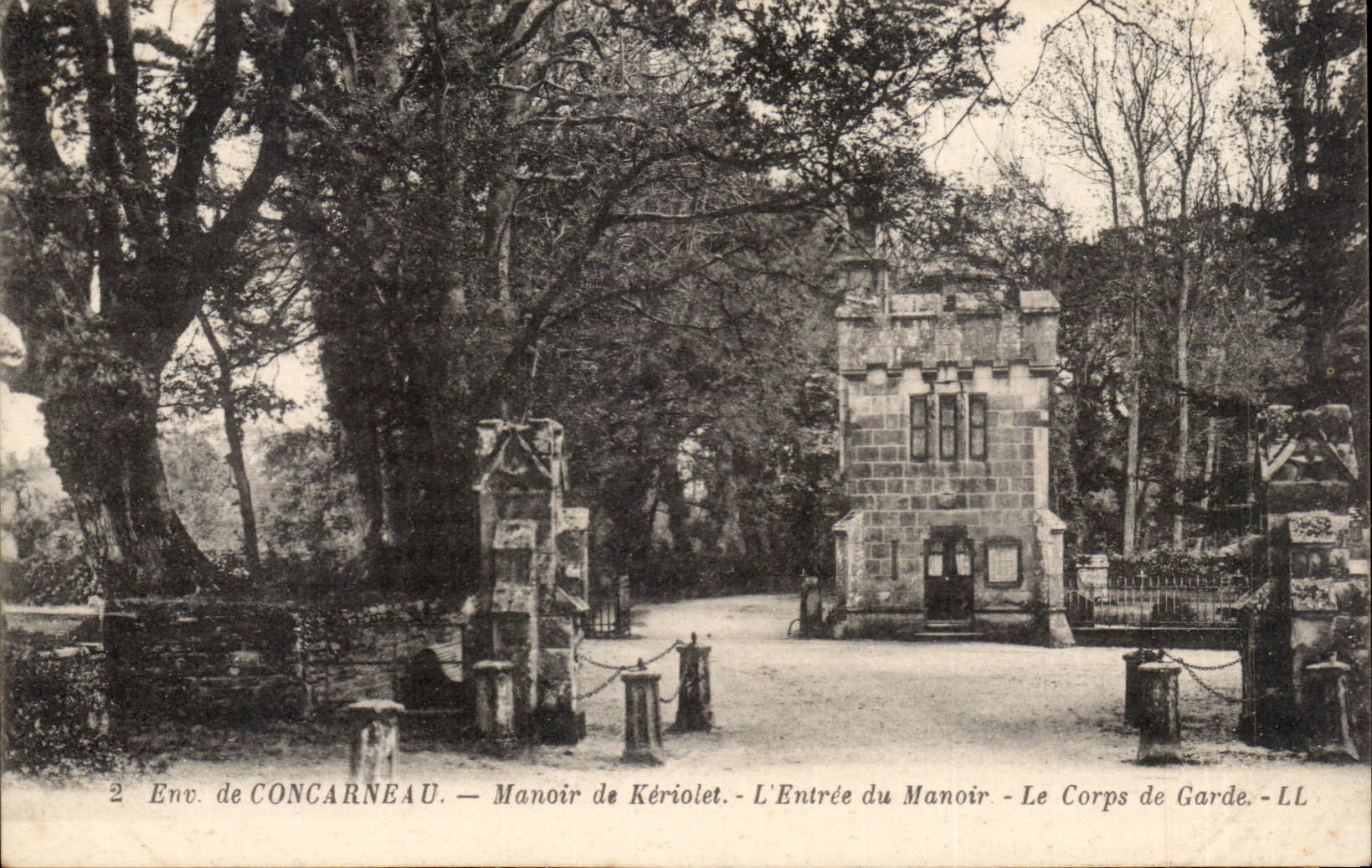 Environs de Concarneau CPA Manoir de Keriolet L'entree du manoir Le corps de garde